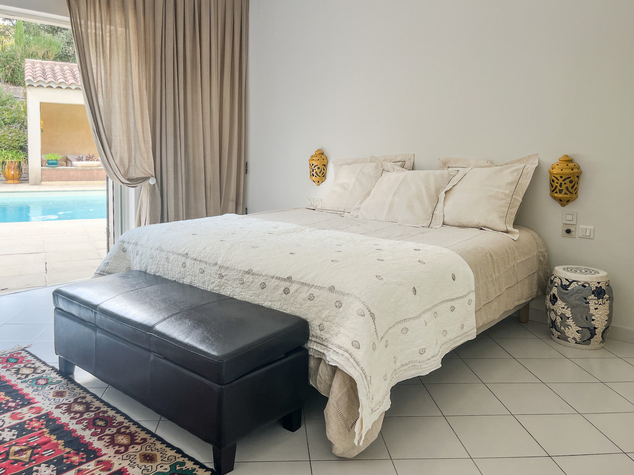 Chambre d'hôtes spacieuse et climatisée à la Villa Olivia